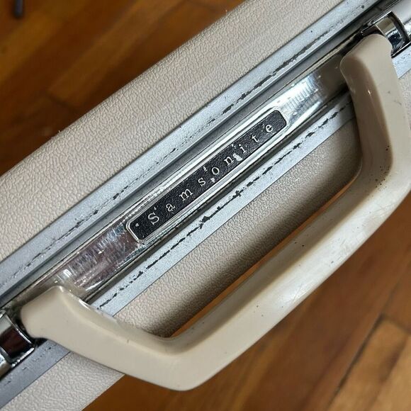 Vintage 60’s 70’s Samsonite Cream Hard Shell Slim Briefcase Attache Floral Inter - Picture 11 of 11